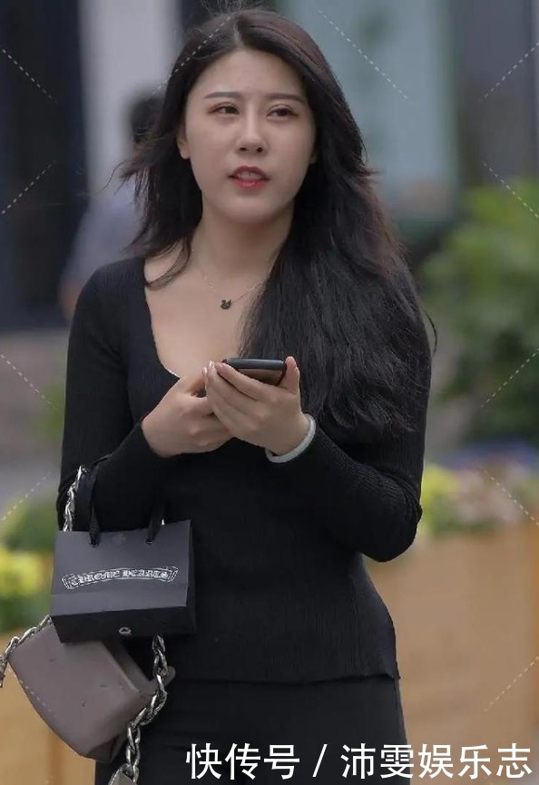 修身的裤子非常多,尤其是今年流行的小黑裤比瑜伽裤还显瘦洋气