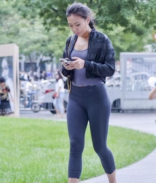 修身|打底裤简约又富有弹力,打造出高端气质女神范