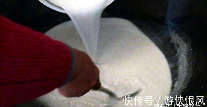 童年记忆|爷爷老配方做凉粉，一次做3盆，爽滑筋道，越吃越想吃，给肉不换