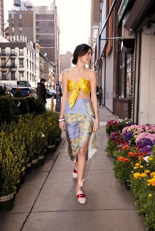 博主|ins高人气时装博主 把艳丽和简单都穿的很有趣