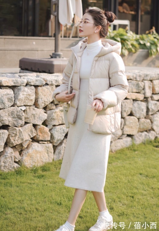 小白鞋|奔三奔四的女人别穿得太薄,试试这些羽绒服混搭,轻松美出新高度