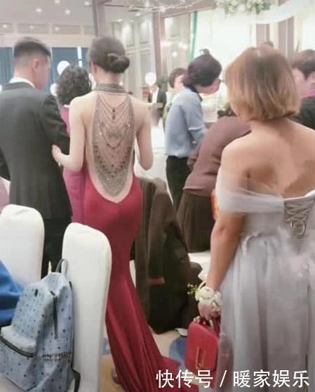 银河系|“背影新娘”火了,新郎上辈子拯救了银河系,新娘转身后惊艳了