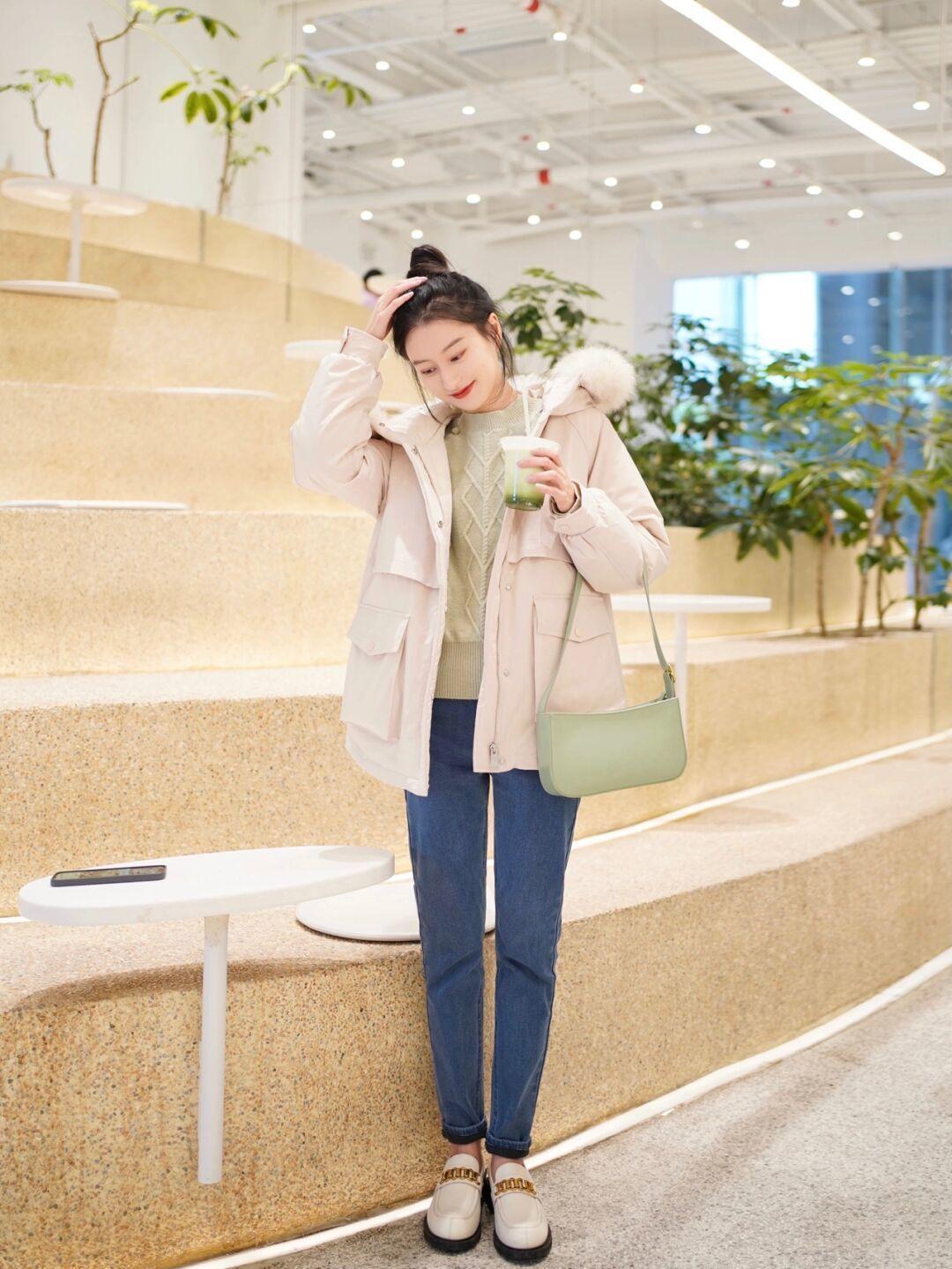 百搭|冬季基础色羽绒服才“真香”,百搭实用还遮肉,配什么单品都好看