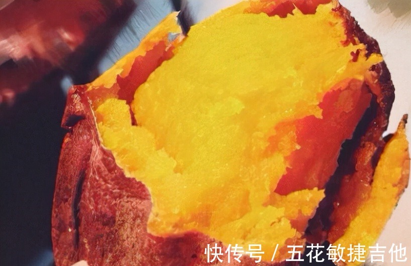 烤红薯时，不要用烤箱了！电饭锅不放一滴水，糖汁四溢香软好吃！