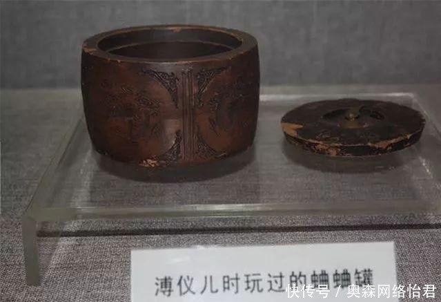 小时候|溥仪的遗物:图1是溥仪的辫子,图2是溥仪小时候玩过的蛐蛐罐!