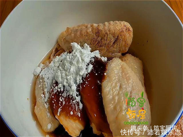 玉米和鸡翅这样做真好吃，清淡营养很入味，简单易做，孩子爱吃