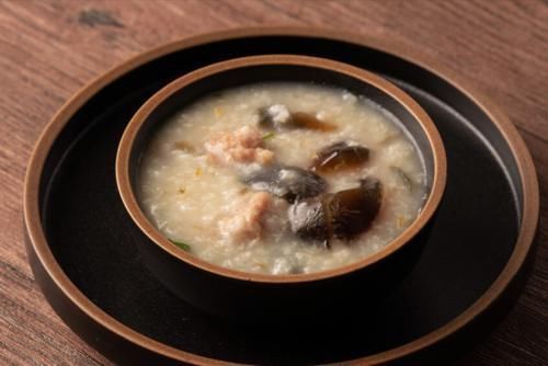 做皮蛋瘦肉粥，粤菜师傅教我2窍门，鲜美不腥，香浓绵滑，真好喝