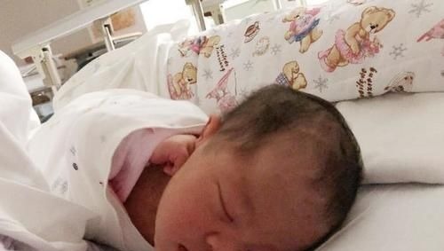 高鼻梁|不要对月子里新生儿做9件事,家长早知道早避坑,别影响娃的发育