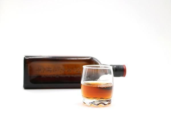 慢性疾病|高血压患者，适量喝点小酒，结果会怎么样？医生说出了大实话