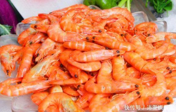 煮虾时,切记不要直接加水煮,多加一步,虾肉鲜嫩,还没有腥味