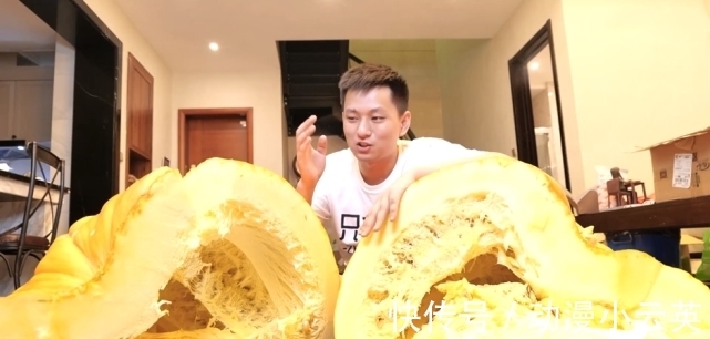 更上一层楼|敬汉卿挑战300斤南瓜王,自嘲是在吃猪食 ,发布不到一小时播放量上10W