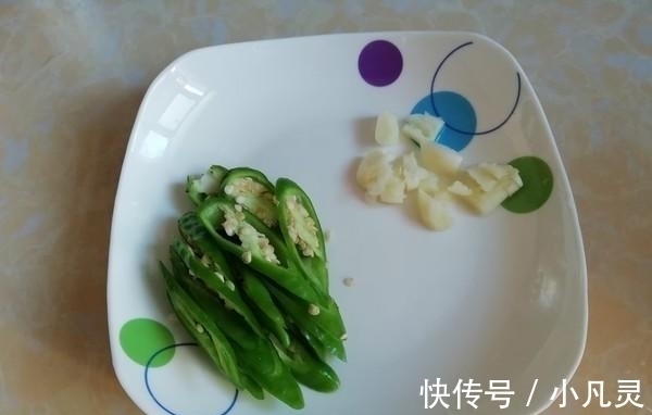 宝宝们|西红柿别再炒蛋了,鸡蛋这样炒,没上桌就抢光,好多人有钱买不到