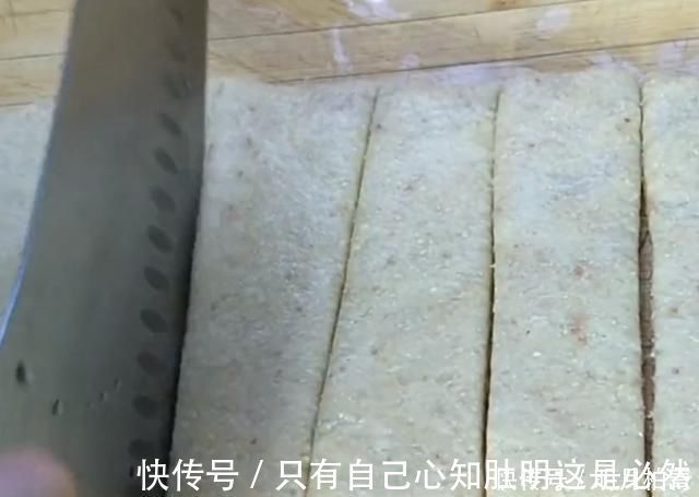 花生米|花生米里加2个鸡蛋,比红烧肉还香,我家一周吃3次,每次上桌抢光