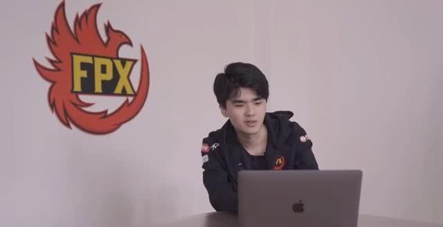 FPX选手|FPX冠军皮肤幕后金贡给出80分评价回城动作选手亲自设计