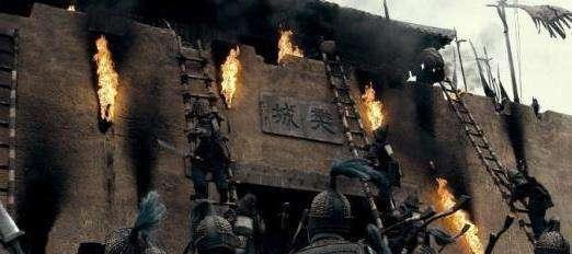 本上|在古代打仗时，为什么守城士兵不直接推梯子，反而费力举石头砸