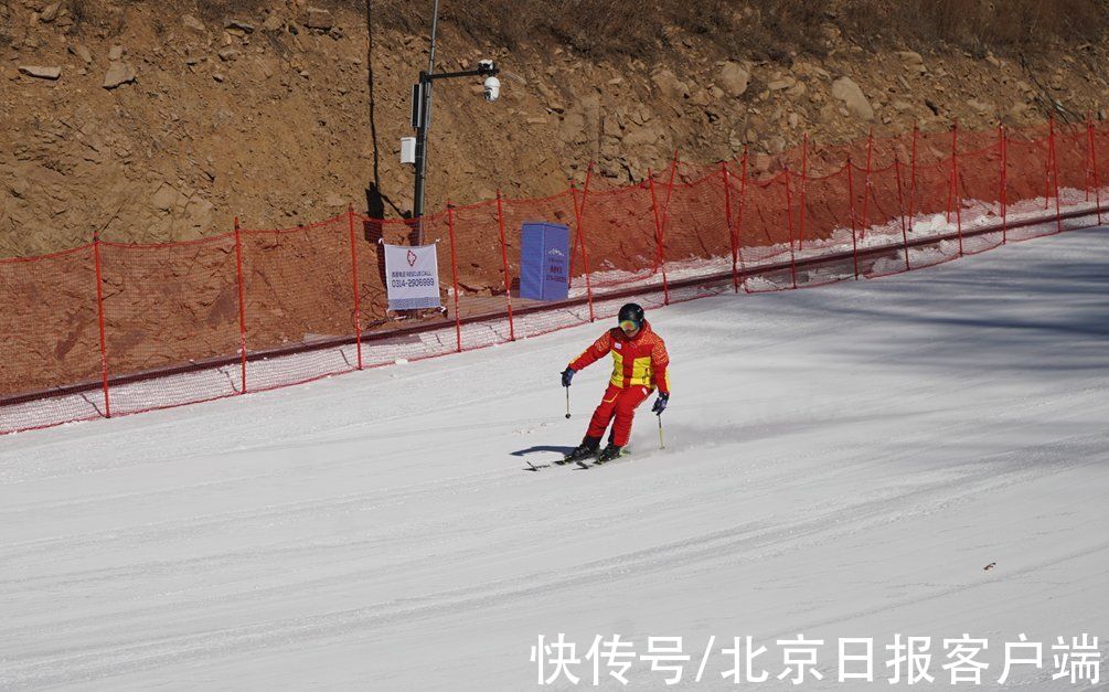 关越|滑雪场最大落差600米，这里燃起冰雪运动热潮