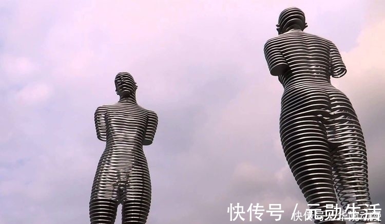 阿里$世界上最虐心的8米不锈钢雕塑,用10分钟演绎了爱情的全过程