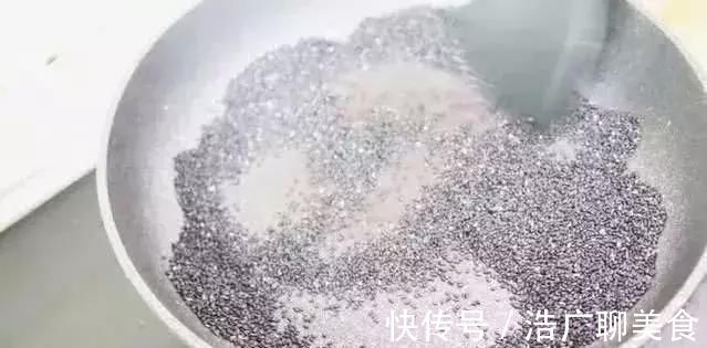 糯米粉最好吃的做法，开水一烫，大刀一切，全家人都有爱吃