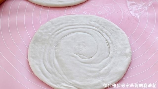 剂子|家常烙饼做法，外酥内软又筋道，比油条健康，学会可以出门摆摊了