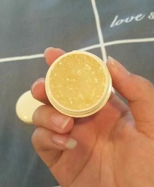 没有做好唇部护理，涂口红怎么能好看呢？