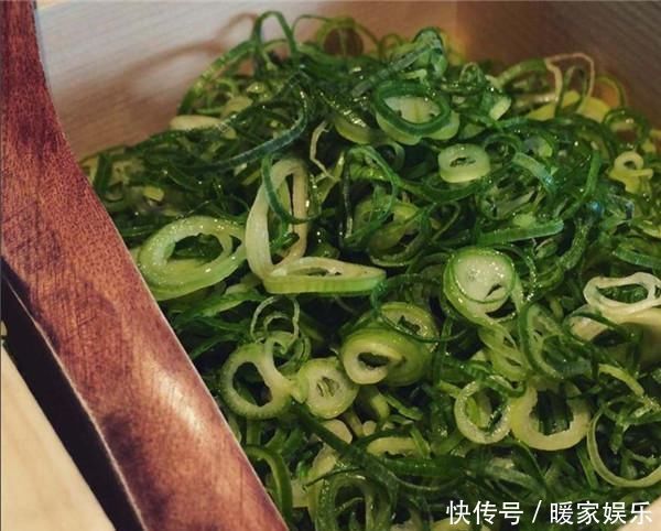 食材|日本这碗拉面很奇怪,葱比面条还多,其他食材都可以不要