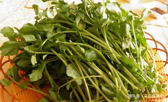 食物|女性过40岁，学会吃4种食物，改善气血，淡化色斑，能保肝补肾