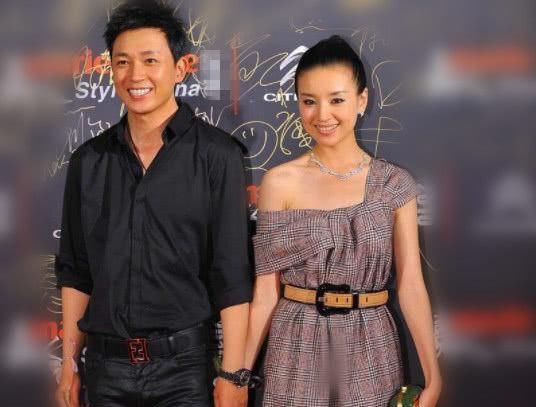 45岁潘粤明和39岁董洁,离异7年之后境况大