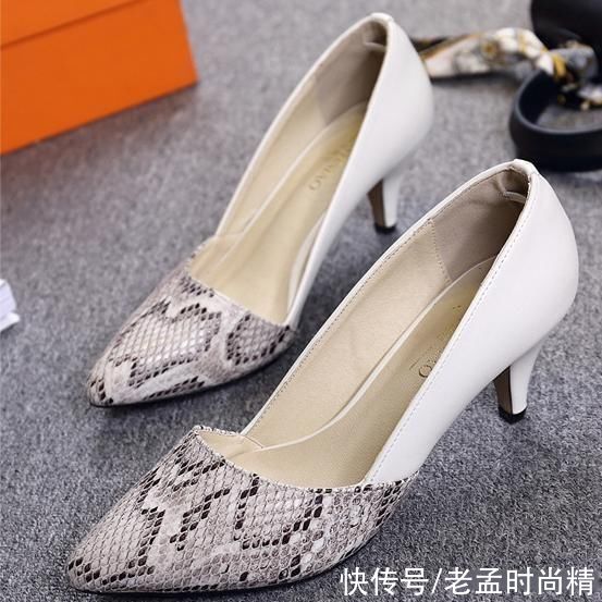 小白|还在穿小白鞋，这个季节高跟鞋才是主角，漂亮又显知性美