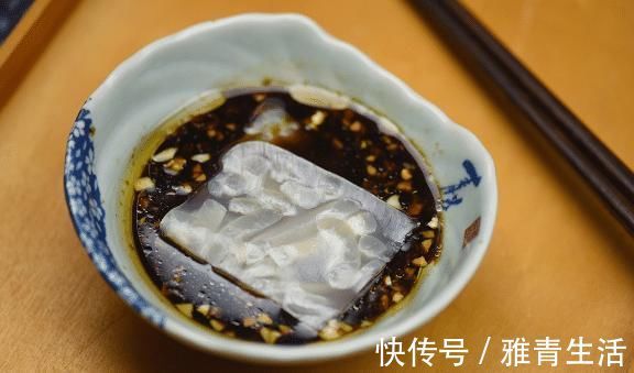 口感|煮猪皮冻，加多少水合适？记住1个比例，口感软滑，易成型更透明