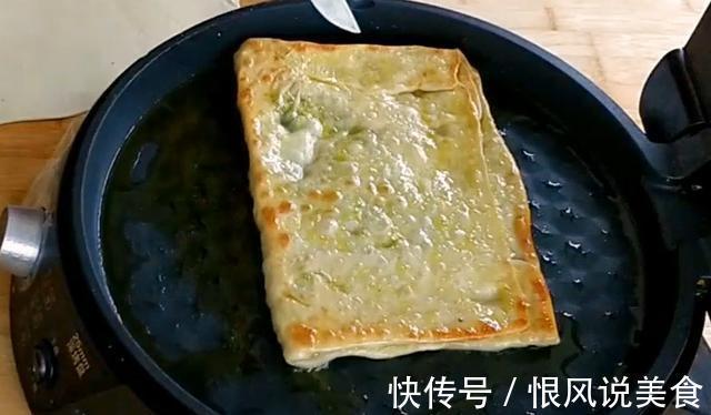农村妈妈教你葱油饼最简单的做法,香酥好吃,咬一口满嘴香