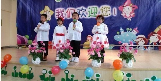 走秀|幼儿园新年联欢成“贵族晚宴”,家长带娃盛装走秀,网友:养不起
