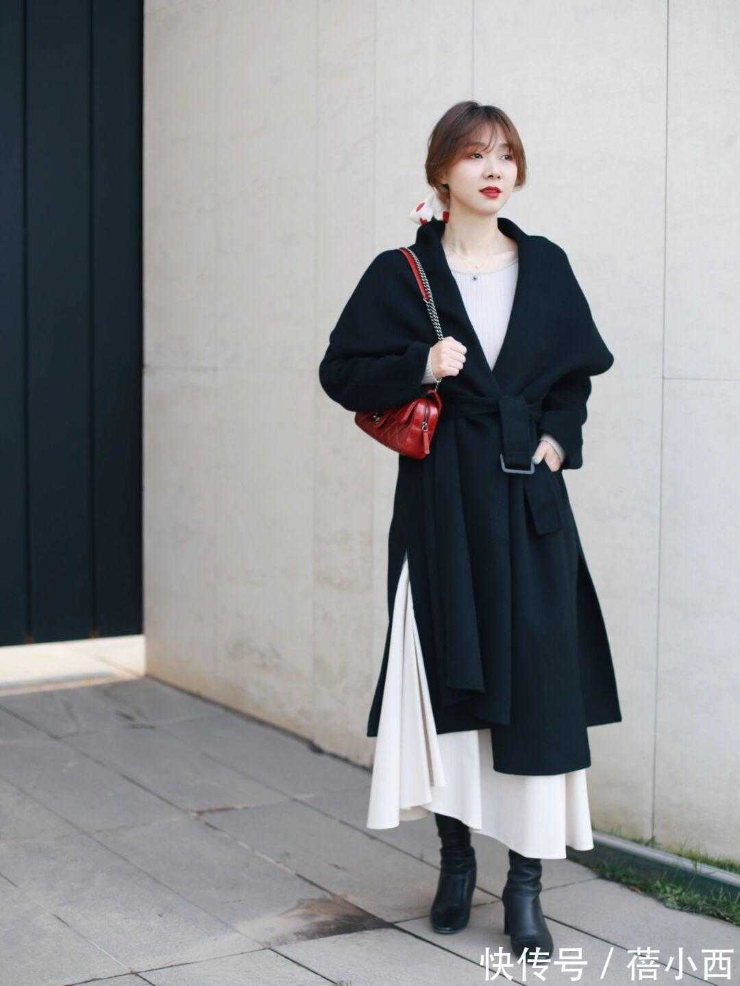 小白靴 马丁靴早已过时了!时髦的女人都穿这“3双”鞋子,显高还显气质