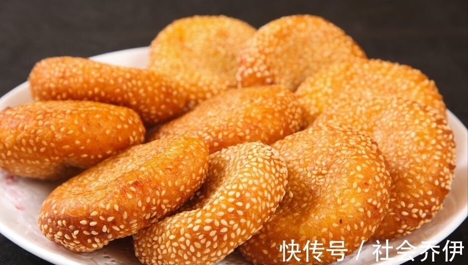 南瓜这样做,不炒也不蒸,软糯香甜还能拉丝,上桌全家抢着吃
