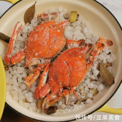 盐焗梭子蟹|10分钟出锅的盐焗梭子蟹，鲜嫩又爽口