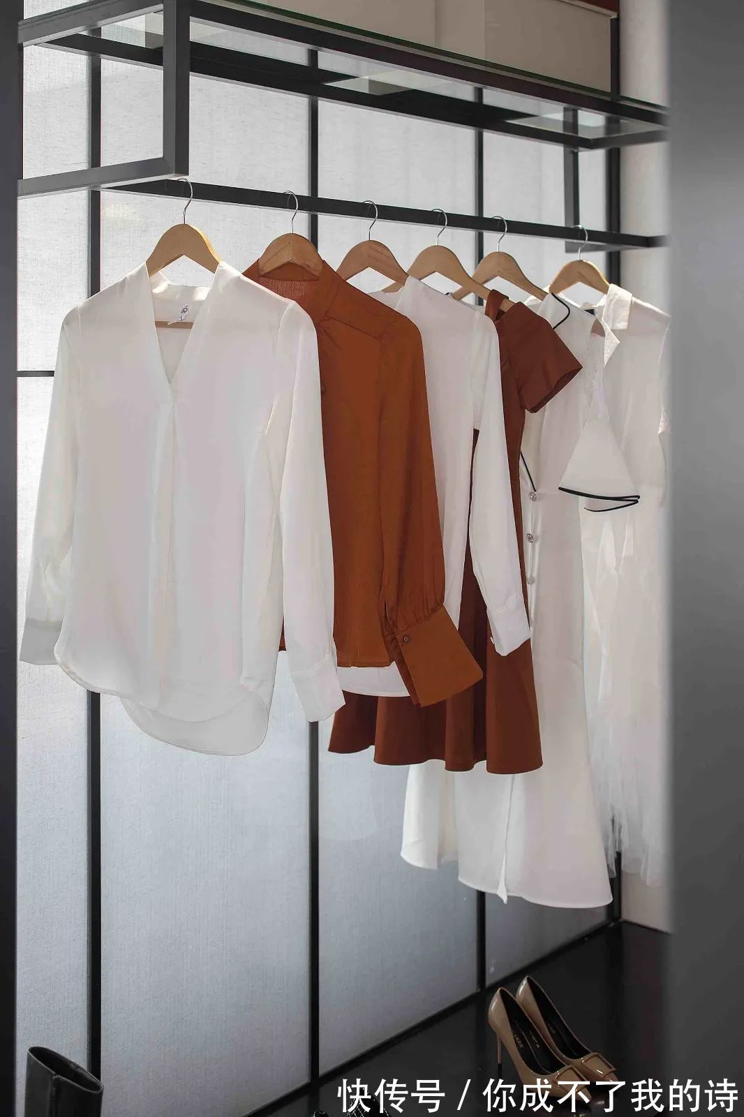 针线活|122㎡现代时尚，心灵手巧的女主，在家布置工作台，做起针线活