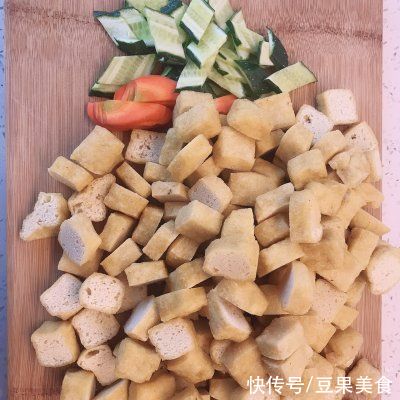  正宗地道的拌豆腐泡做法，速来围观