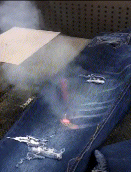 |搞笑GIF:今天周六 带女朋友去海边看看海