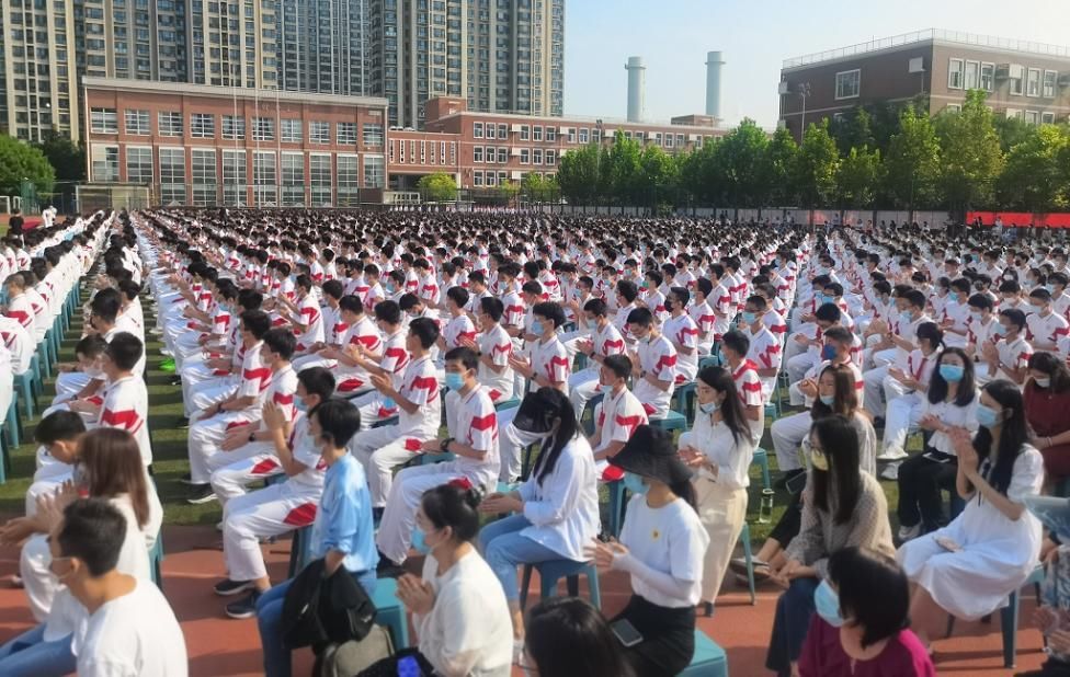 谢泽运|人大附中朝阳学校校长谢泽运寄语学生：心怀梦想 奋斗青春