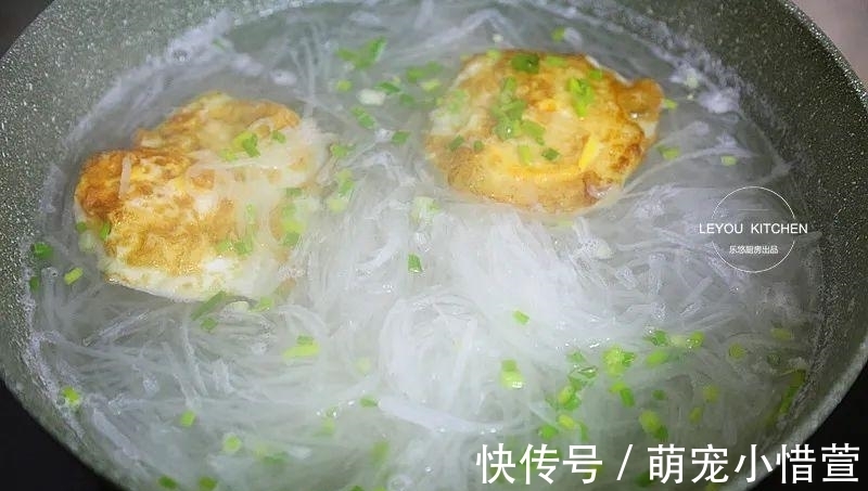 秋冬|秋冬适合多吃萝卜,和鸡蛋一起炖成汤,花不了5块钱,又鲜又好喝