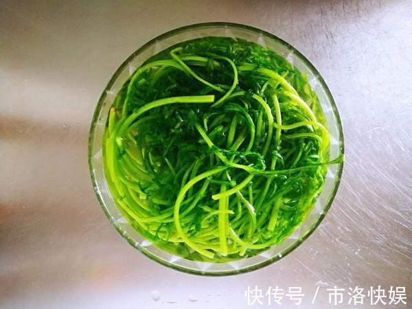 茼蒿|失眠最怕这个蔬菜,一斤只要2元,隔一天吃一次,一觉睡到天亮