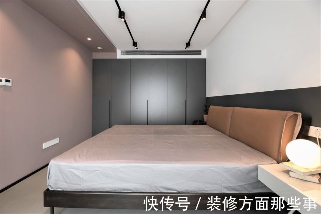 屋主|80平可盐可甜的爱宠之家,餐厅和厨房有一个半高挂墙鞋柜