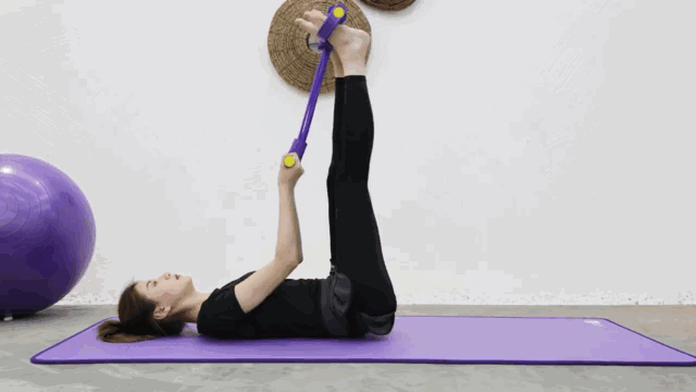 曲线 28岁美女台球裁判,穿传统旗袍秀出身材曲线,真是让人羡慕