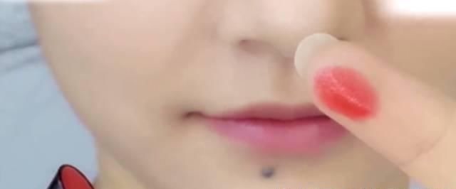 哑光唇 口红太贵?姑娘只用了1支口红 画出了8种唇色!