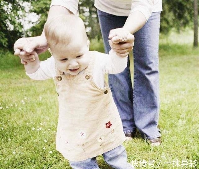 畸形|父母的4种做法,可能导致宝宝骨骼畸形,别大意,不少人犯