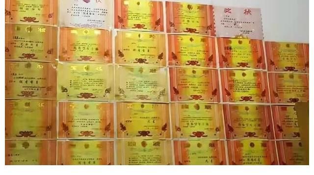 湖北工人拾到一棄嬰，扛煤氣罐供孩子讀博，24年后親生父母找上門