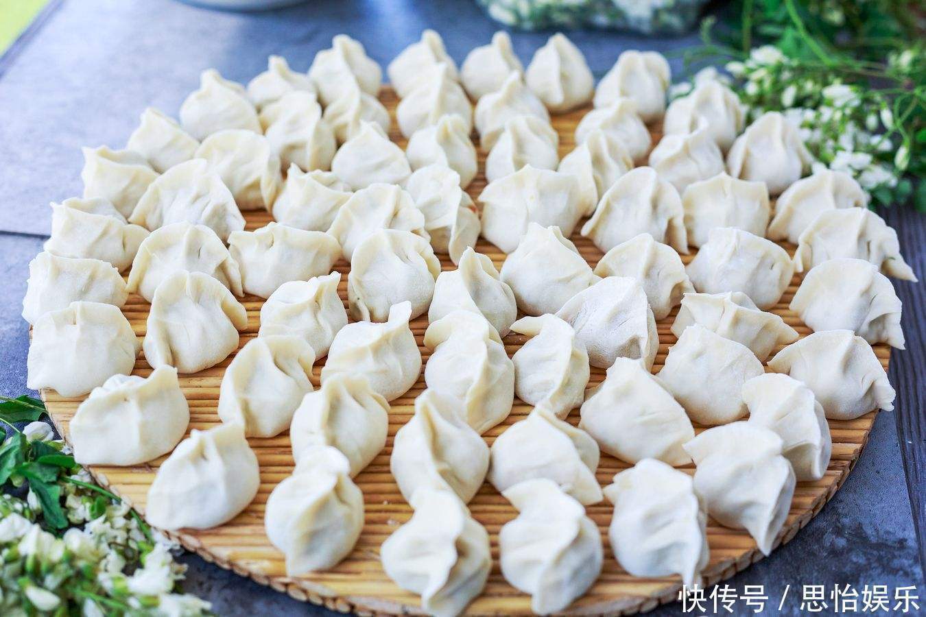 包好的饺子,直接放冰箱并不好,我家这样做,饺子不粘连不破皮