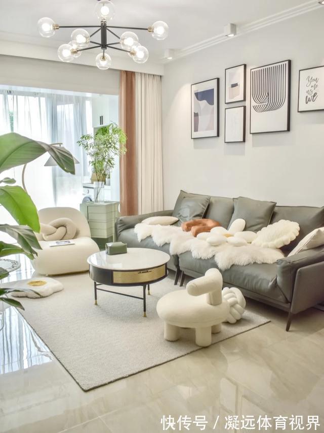 耐看|她家不吊顶,只走石膏线,墙面不造型,只刷乳胶漆,太简洁耐看了