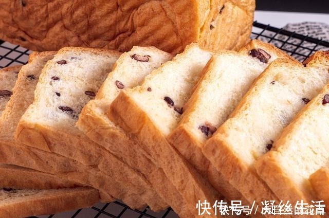 简单而朴素的做法，味道却不普通，最适合新手的烘焙入门面包