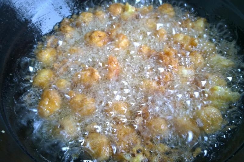 炸肉丸，别只会放面粉了，多放这3样，丸子外酥里软，凉了也不硬