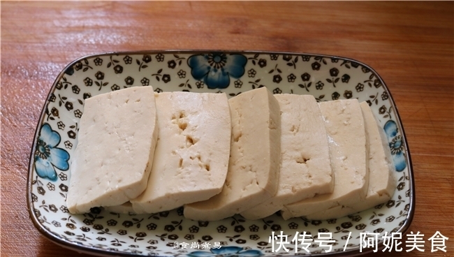 腌制|豆腐此做法,很多人不懂,蒸一蒸香嫩营养,荤素搭配很下饭